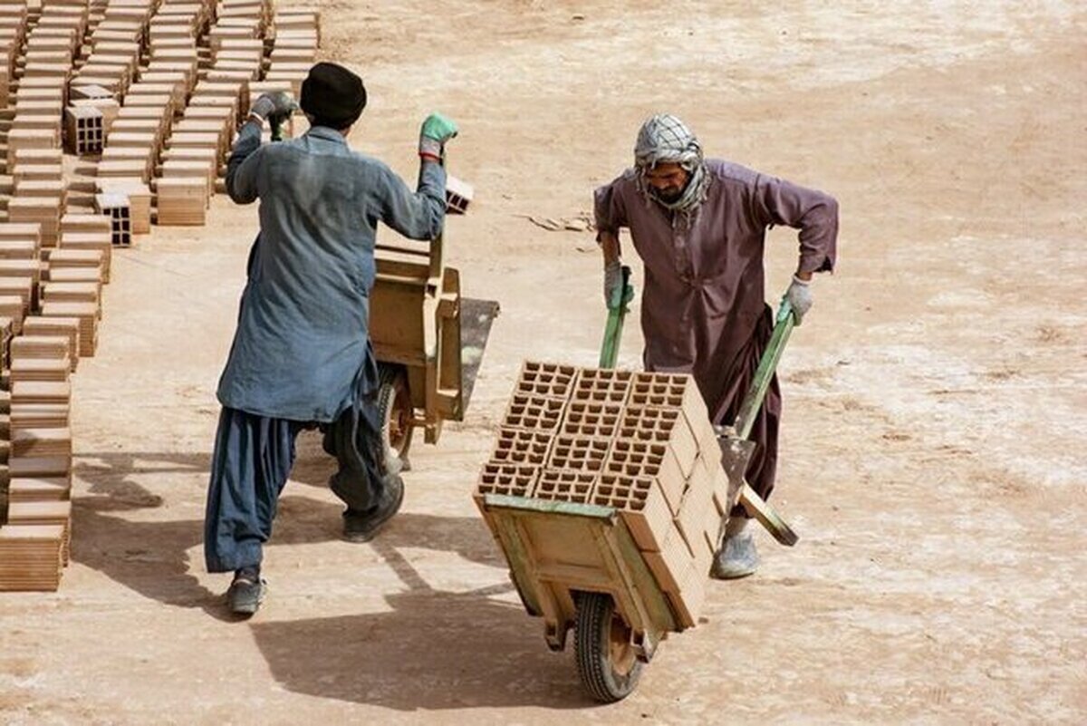 پلمب به دلیل به‌کارگیری اتباع غیرمجاز