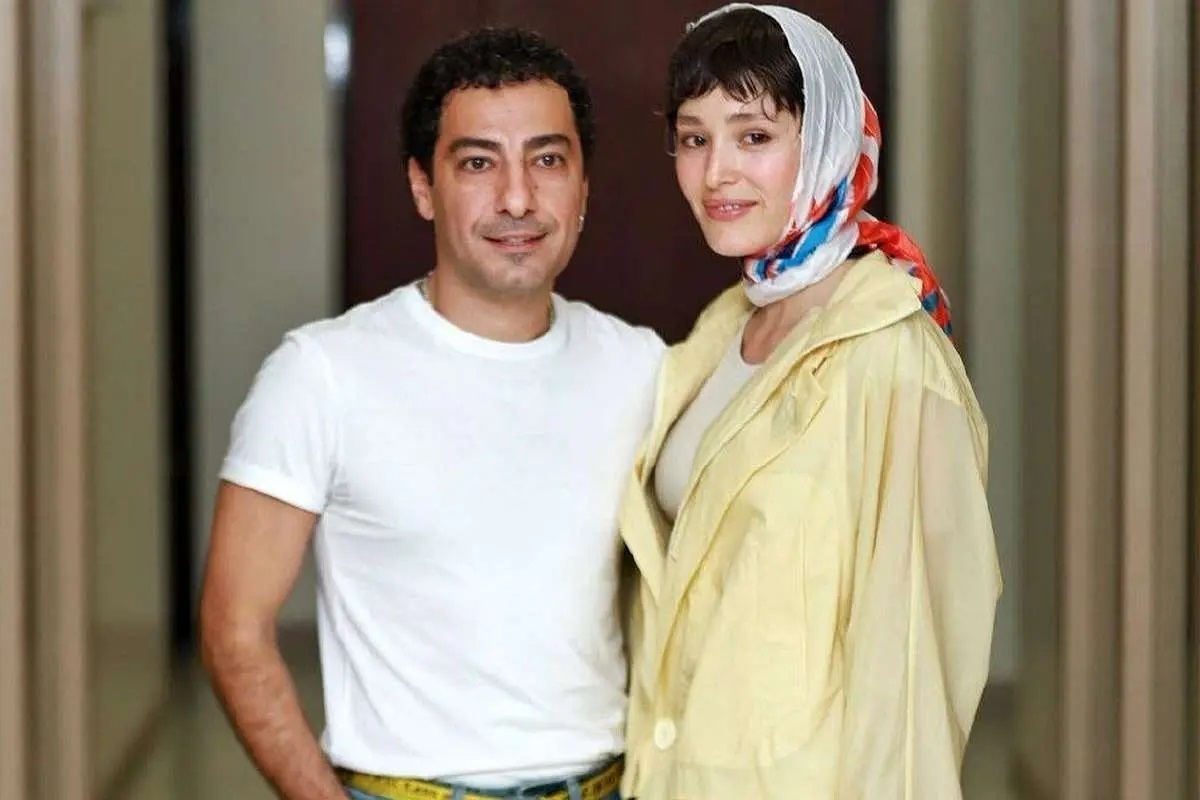 استایل نوید محمدزاده و همسرش در یک اکران مردمی