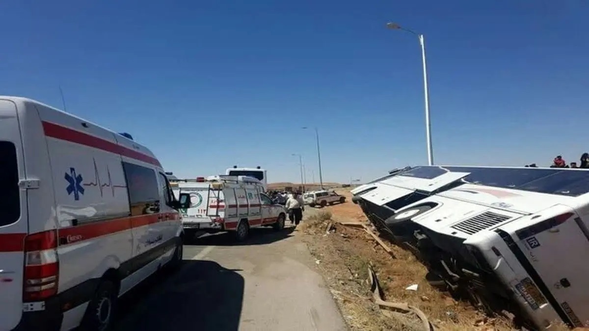 اعلام جزئیات حادثه اتوبوس حامل دانش‌آموزان در جاده قزوین