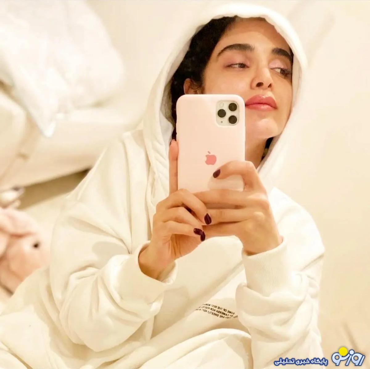 عکس | الهه حصاری با این عکس‌ها در اتاق خوابش دل هواداران را به دست آورد!
