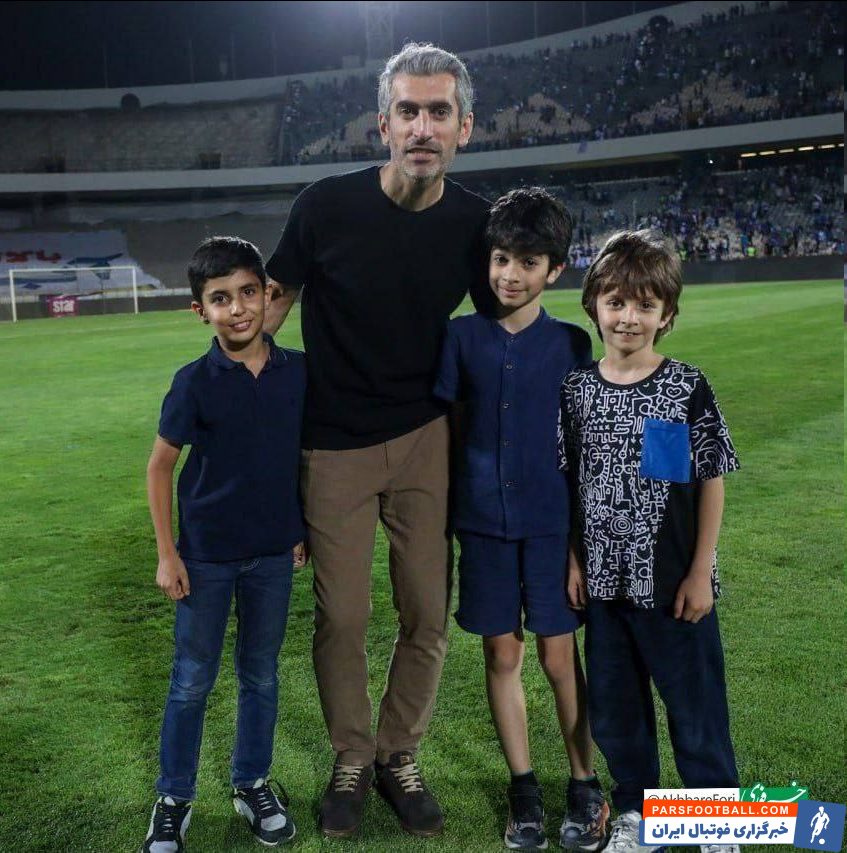 عکس | جشن صعود مجتبی جباری در کنار عزیزانش در ورزشگاه! عکس | جشن صعود مجتبی جباری در کنار عزیزانش در ورزشگاه!