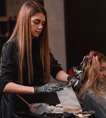 چگونه بهترین آرایشگاه نزدیک خودمان را پیدا کنیم؟ راهنمای کامل