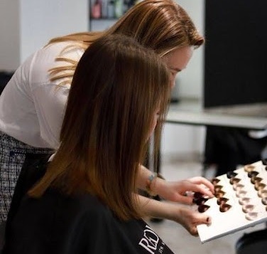 چگونه بهترین آرایشگاه نزدیک خودمان را پیدا کنیم؟ راهنمای کامل