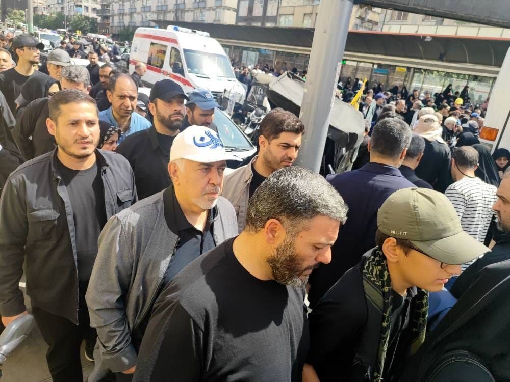 حضور جواد ظریف در تشییع شهدای اقتدار + عکس