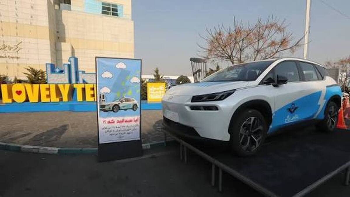 اولین تاکسی برقی آیون پلاک‌گذاری شد