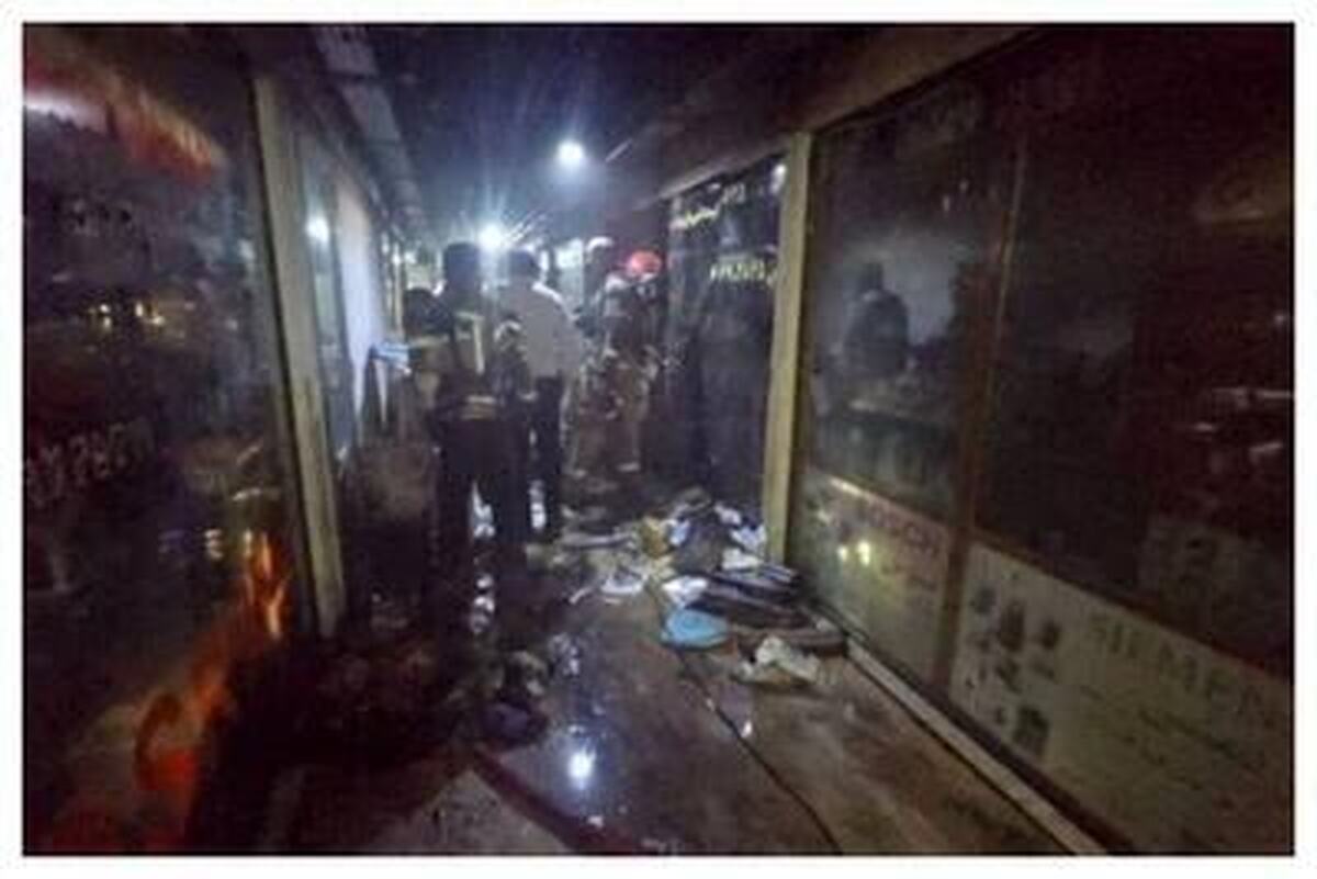 آتش‌سوزی در ساختمان ۱۲ طبقه تجاری خیابان جمهوری تهران + ویدیو