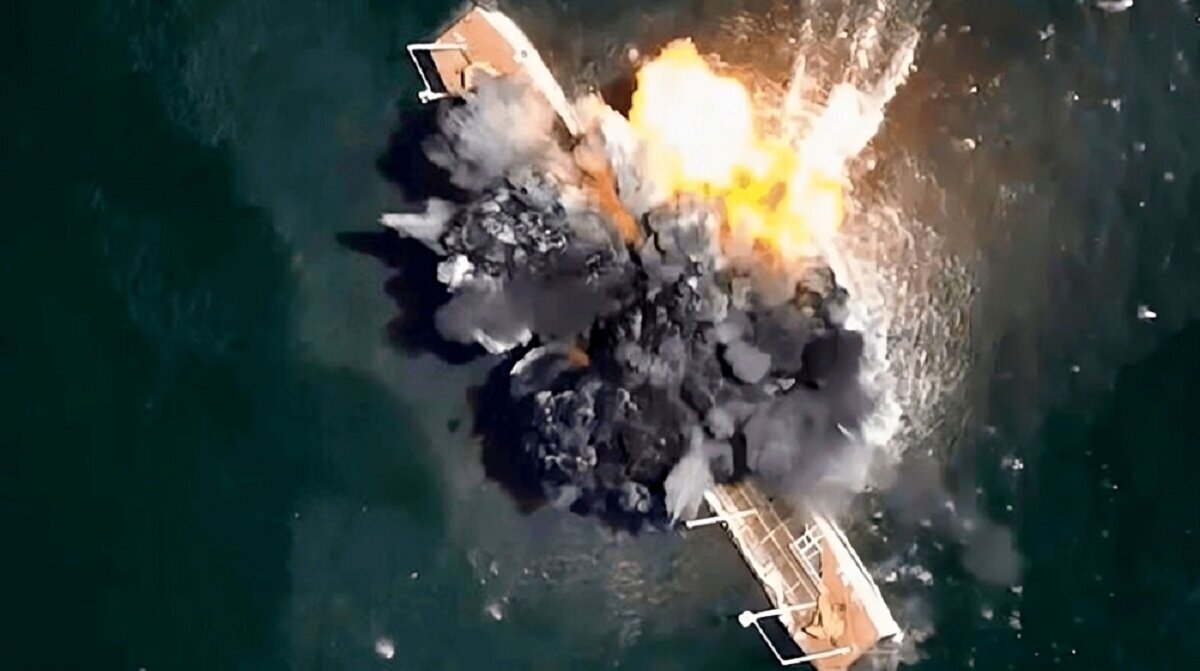 حمله هوایی آمریکا یک شناور در دریای کارائیب + ویدیو