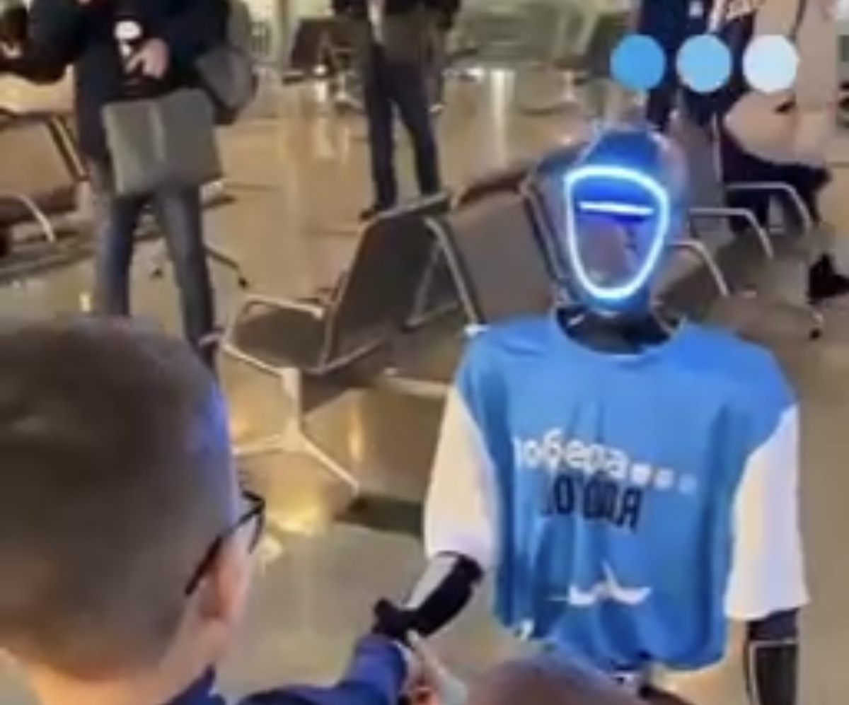 رونمایی از اولین مهماندار رباتیک در روسیه + ویدیو