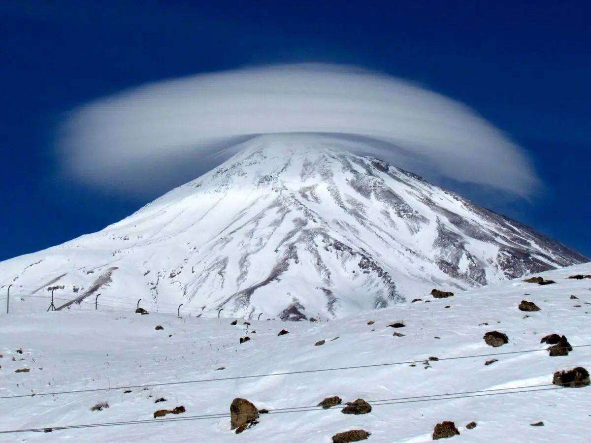 تصاویر برفی بارگاه سوم قله دماوند + ویدیو