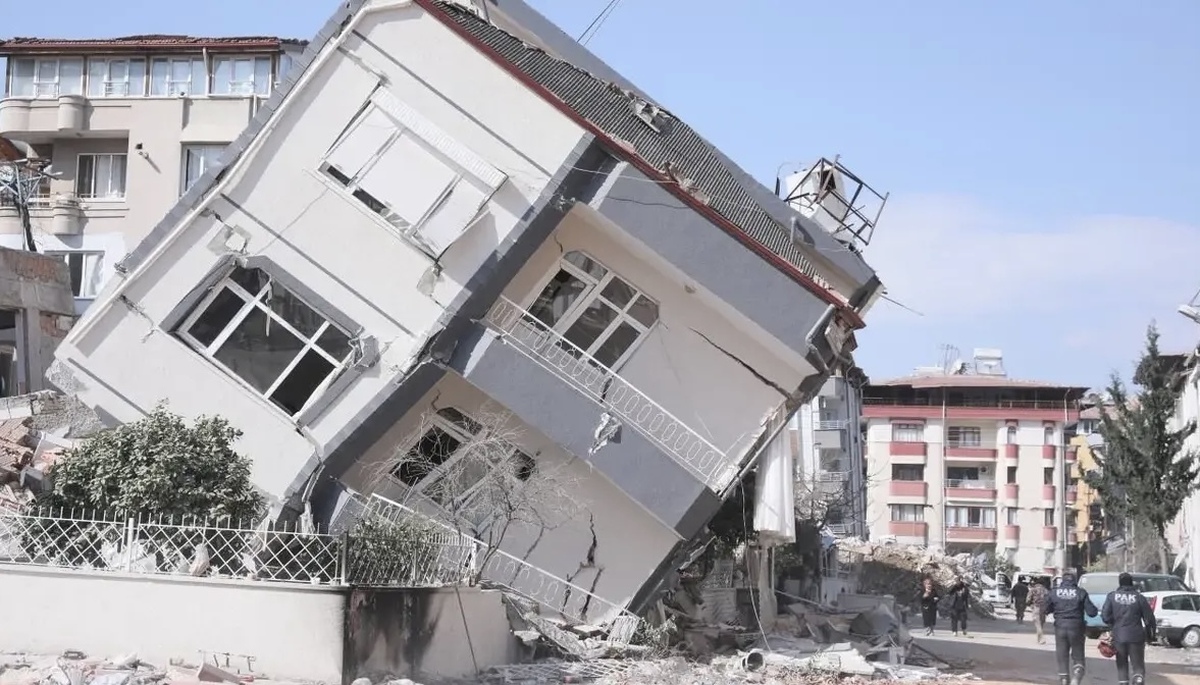 تصاویری از خسارات زلزله ۶.۱ ریشتری در غرب ترکیه