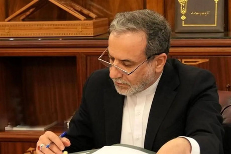 عراقچی پاسخ آمریکا به پیشنهاد هفت‌روزه را از میانجی‌ها دریافت کرد